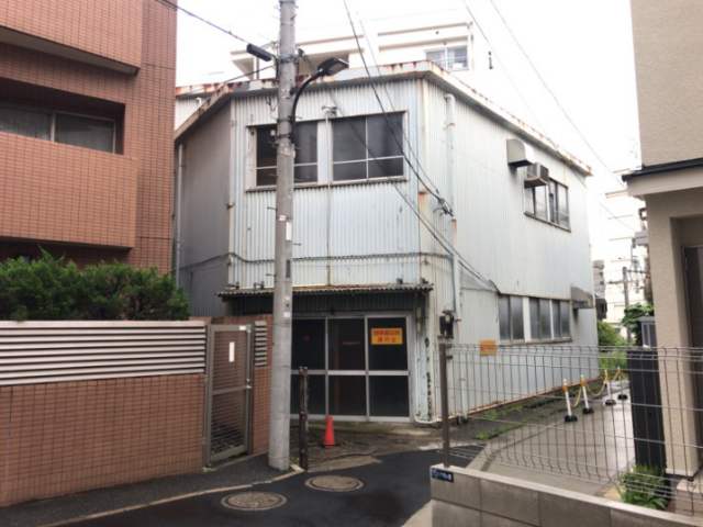 軽量鉄骨コンクリート造２階建て解体工事(東京都新宿区中落合)工事前の様子です。